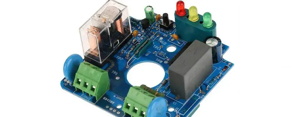 تصویر داخلی یک ست کنترل پمپ آب