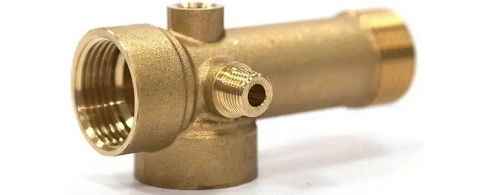 تصویر نمای نزدیک از یک پنج راهی پمپ آب