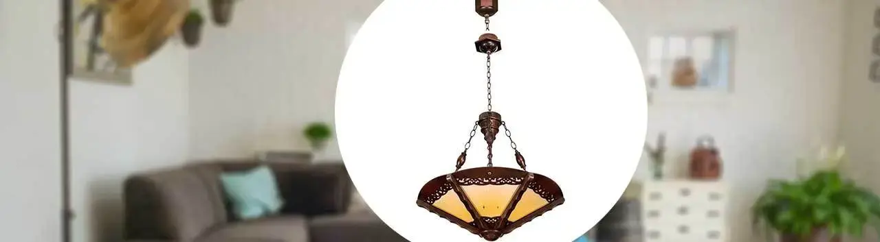 نمای روبرویی از لوستر مدل زوبین شش گوش منبت دارکار